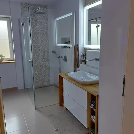 Lejlighed Modernes Haus Im Landhausstyle In Zons *